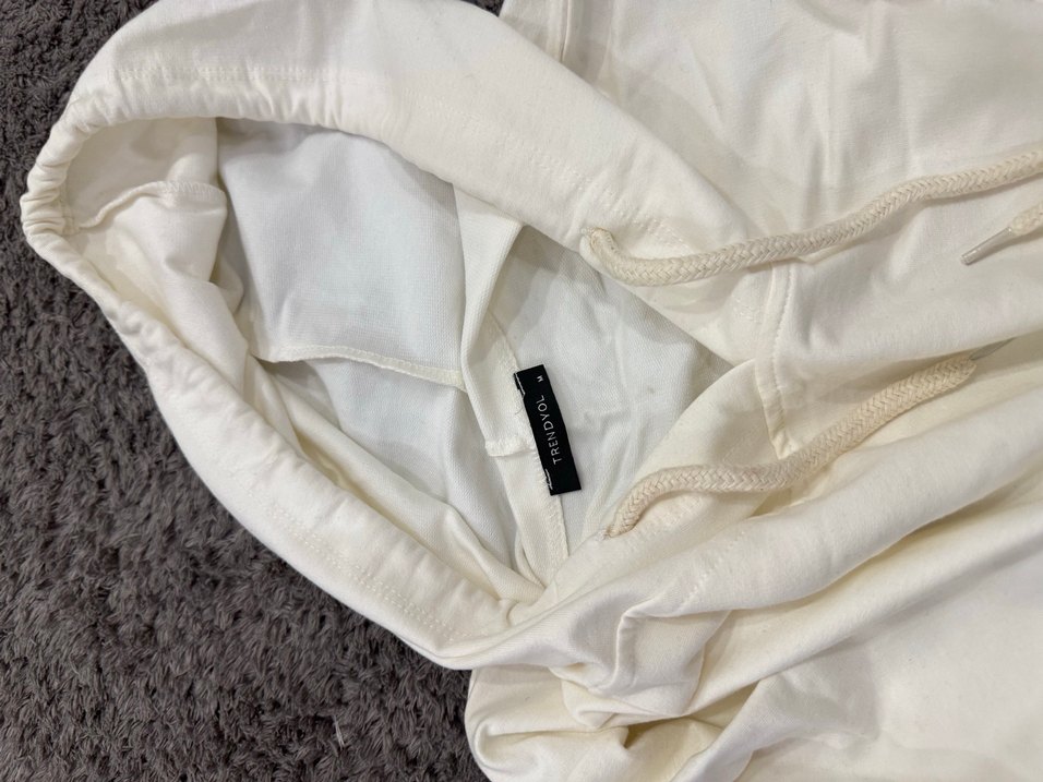 Kadın Beyaz Kapüşonlu Kısa Sweatshirt - Görsel 3