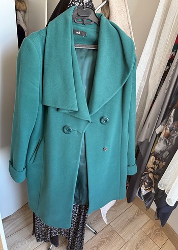 Çift Düğmeli Yeşil Kaban - Görsel 2