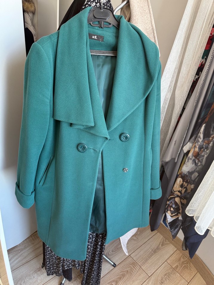 Çift Düğmeli Yeşil Kaban - Görsel 2