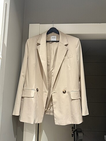 Bershka krem blazer