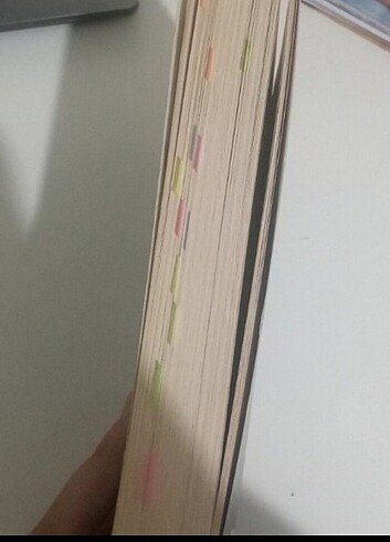 Beden Renk Çirkin Aşk Colleen Hoover 
