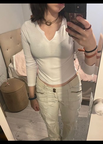 Beyaz V Yaka Crop Top