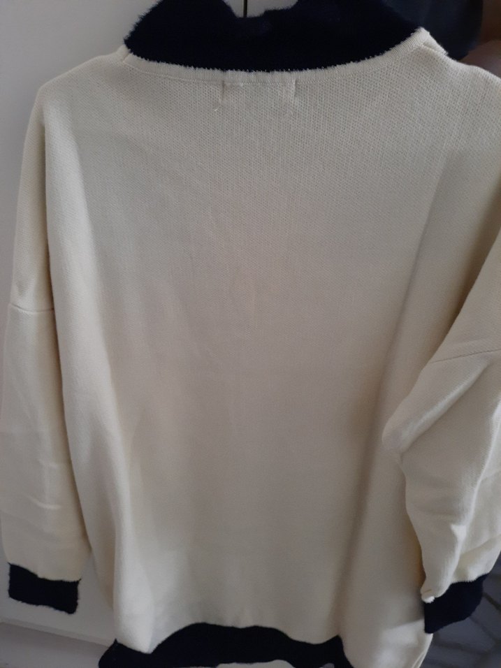 Uzun Kollu V Yaka Örgü Kadın Kazak - Görsel 4