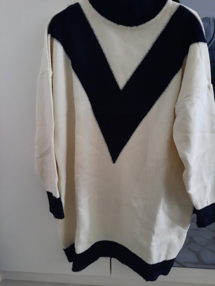 Uzun Kollu V Yaka Örgü Kadın Kazak - Görsel 2