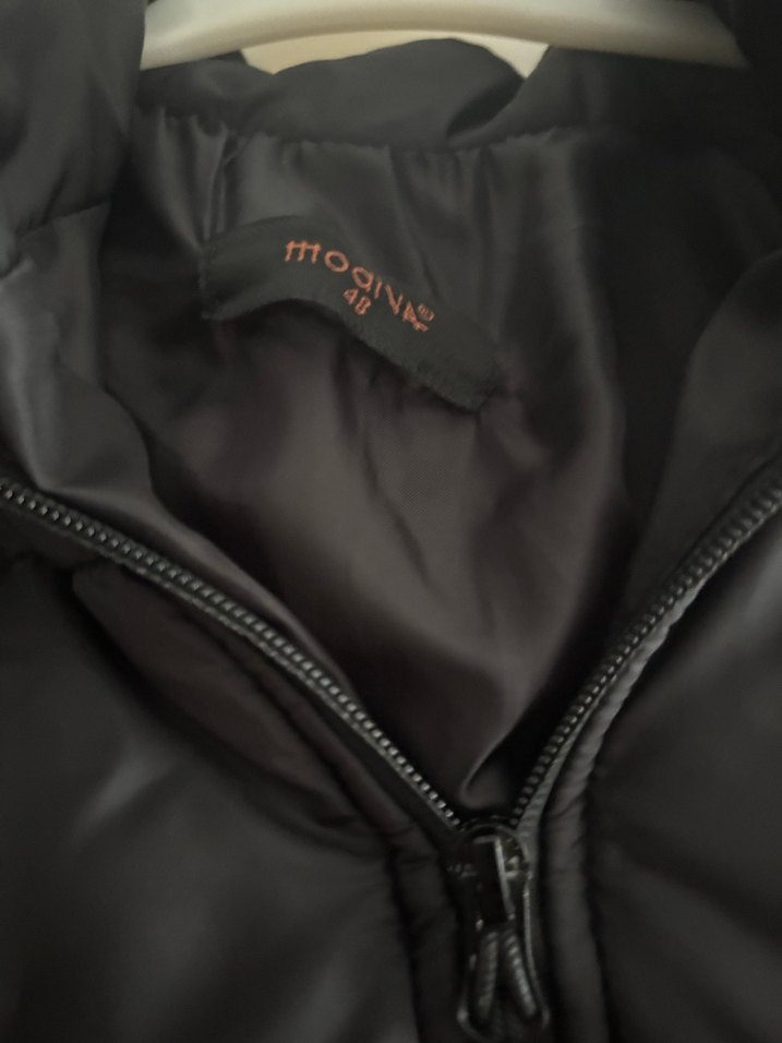 Siyah Fermuarlı Uzun Şişme Yelek - Görsel 3