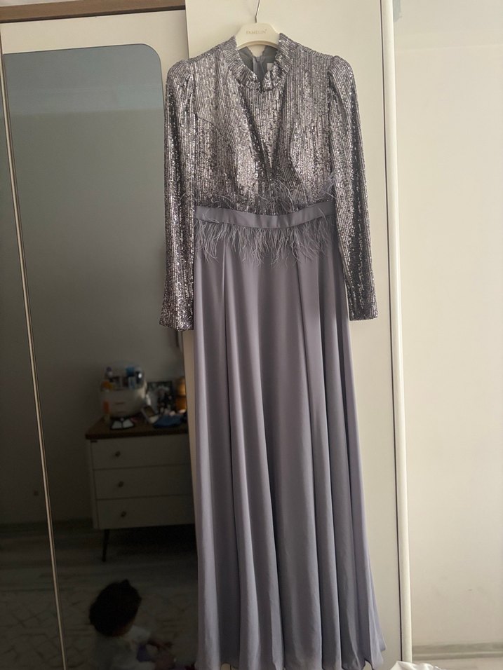 Pullu Uzun Kollu Gri Abiye Elbise - Görsel 2