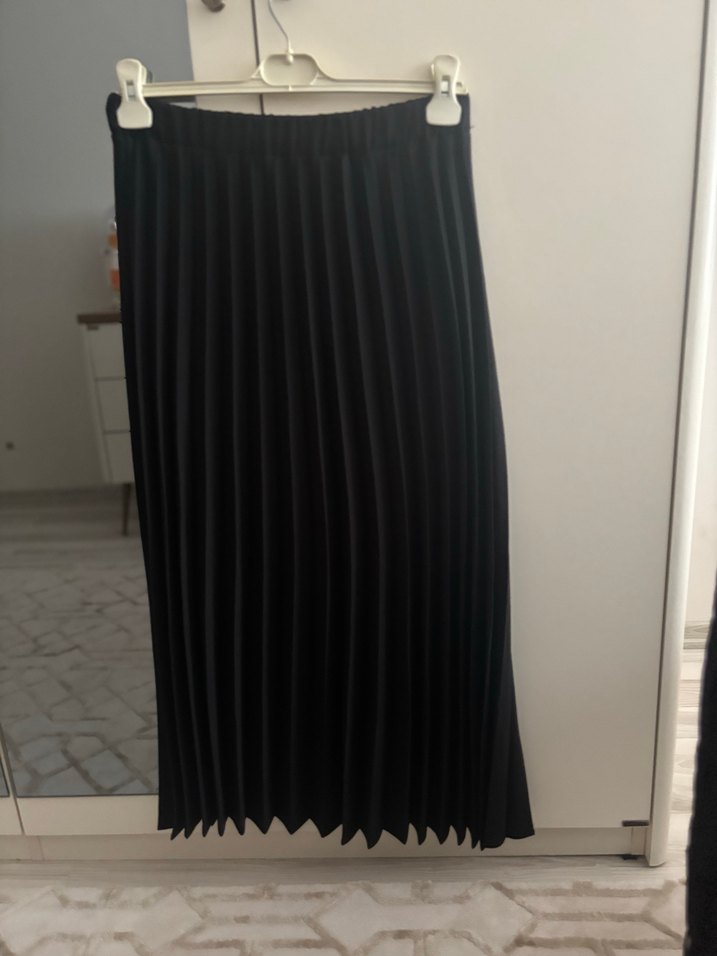 Siyah plise etekli takım - Görsel 2