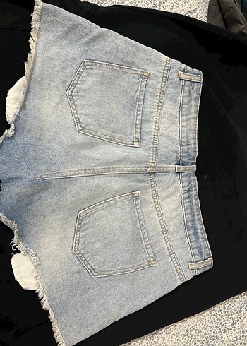 LC Waikiki Dantelli Cep Detaylı Kot Şort