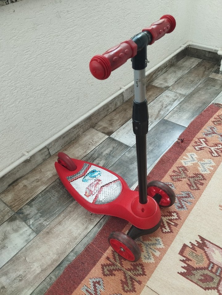 Renkli Kırmızı Çocuk Scooter'ı - Görsel 2