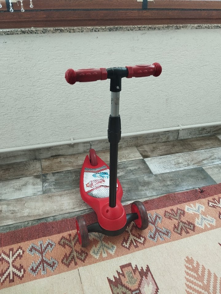 Renkli Kırmızı Çocuk Scooter'ı - Görsel 3