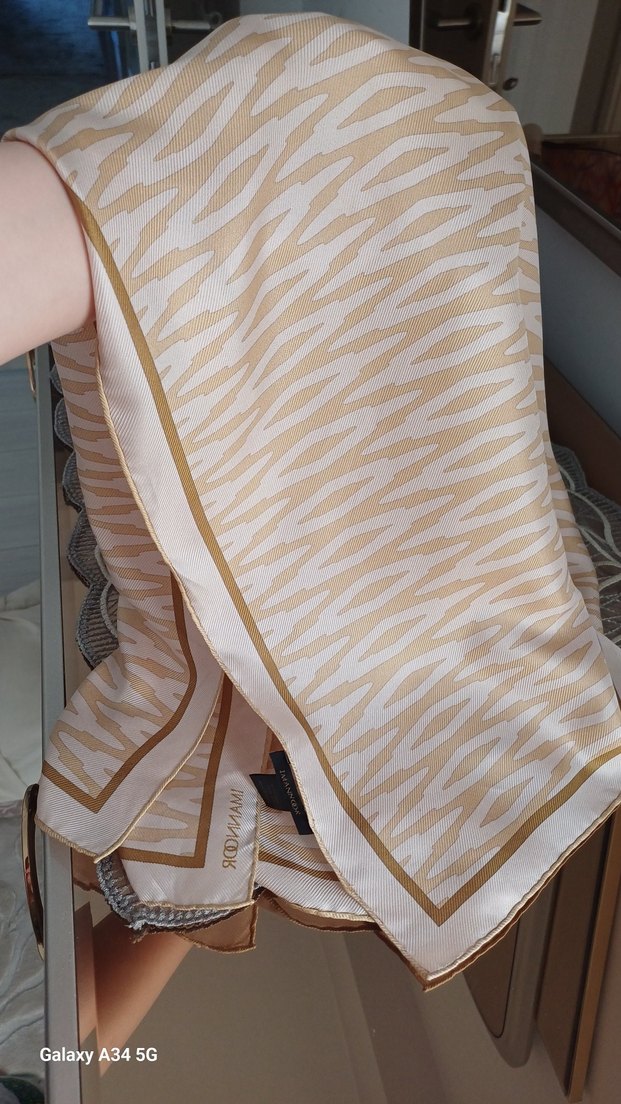 imannoor 100% ipek Bej Desenli Eşarp - Görsel 4