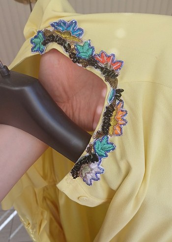 machka işlemeli Sarı Uzun Fırfırlı Elbise - Görsel 4