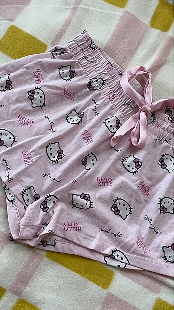 m Beden Hello kittyli şort