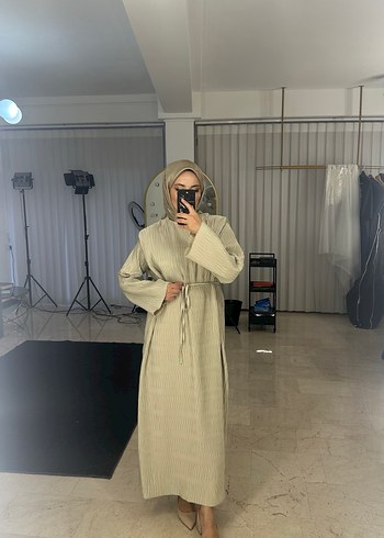 Vatkalı Çağla Plise Elbise - Görsel 3