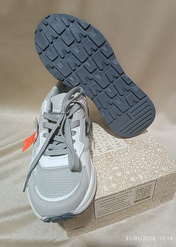 Gri New Balance Spor - Görsel 4