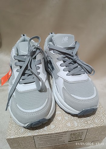 Gri New Balance Spor - Görsel 2
