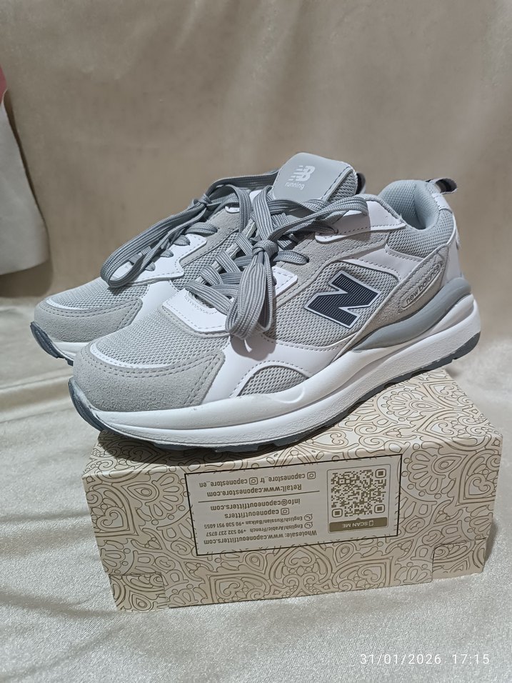 Gri New Balance Spor - Görsel 3