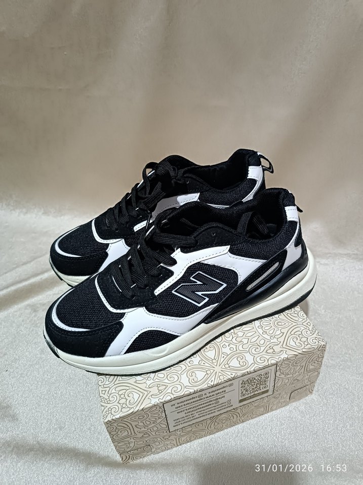 Siyah Beyaz  Spor Ayakkabı - Görsel 3