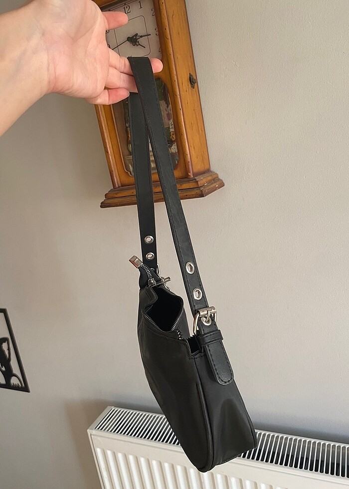 siyah zincir detaylı çanta - Görsel 2