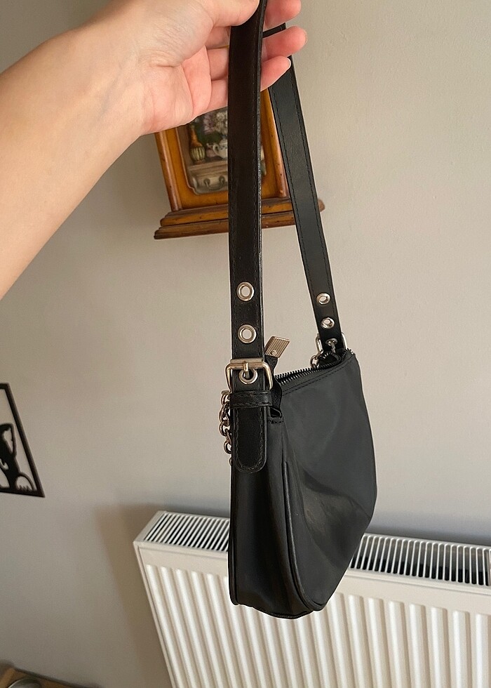 siyah zincir detaylı çanta - Görsel 3