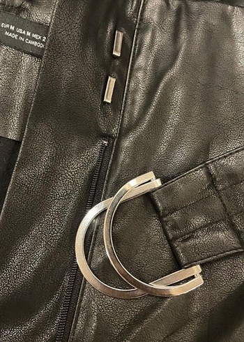 Kemerli Siyah Deri Mini Şort - Görsel 4