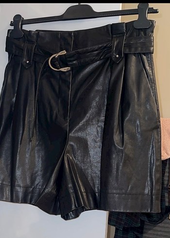 Kemerli Siyah Deri Mini Şort - Görsel 5
