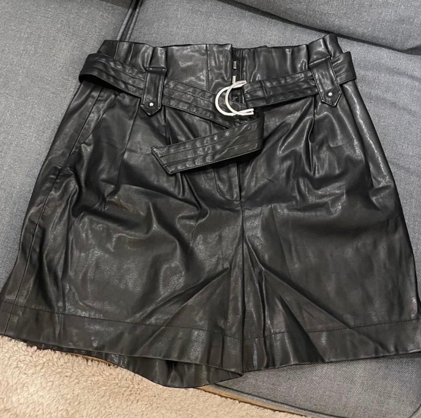 Kemerli Siyah Deri Mini Şort - Görsel 2
