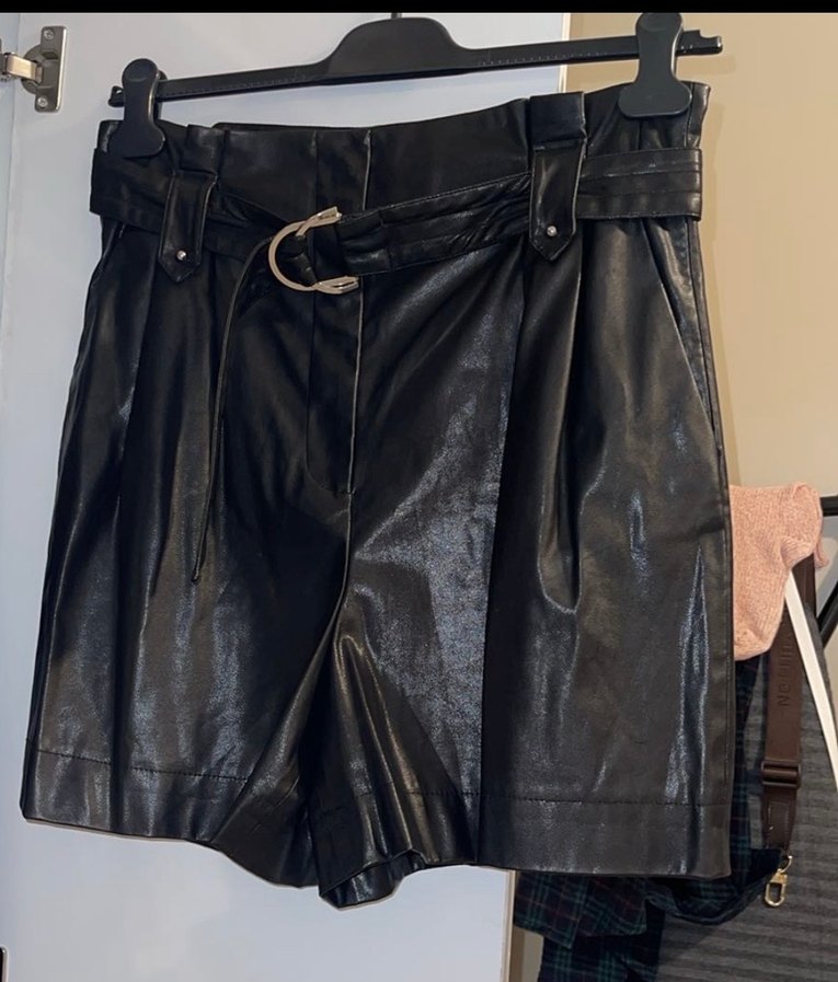Kemerli Siyah Deri Mini Şort - Görsel 5