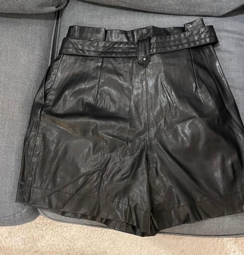 Kemerli Siyah Deri Mini Şort - Görsel 3