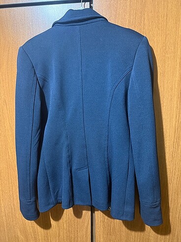 m Beden lacivert Renk Blazer ceket , kollar kıvrılıp katlndığında icinde ki leopar des