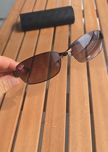 Ray-Ban Kadın Bej Minimalist Güneş Gözlüğü