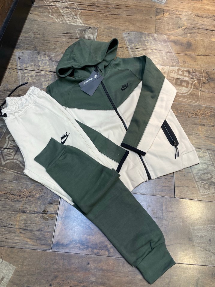 Nike Tech eşofman takımı - Görsel 3