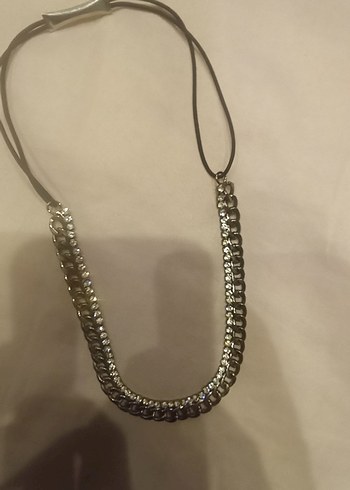 Gri Zincir Detaylı Uzun Yılan Desenli Kadın Kolye - Görsel 2