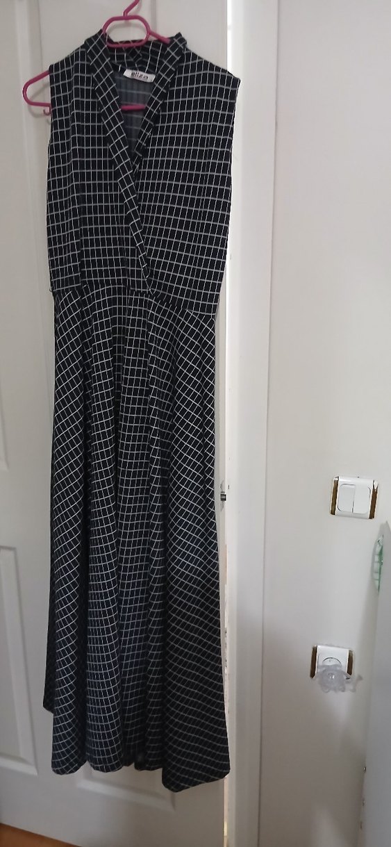 Siyah Kareli Uzun Pilili V Yakalı Elbise jile - Görsel 2