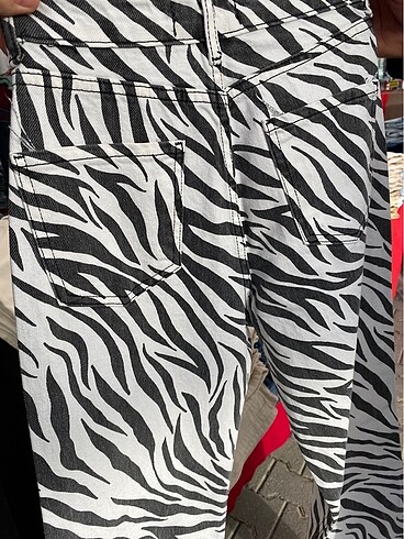 s Beden siyah Renk Zara Zebra Jean ??