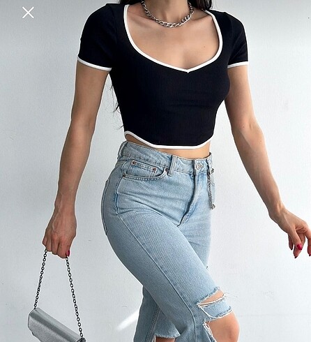 siyah kalp yaka kısa kollu crop