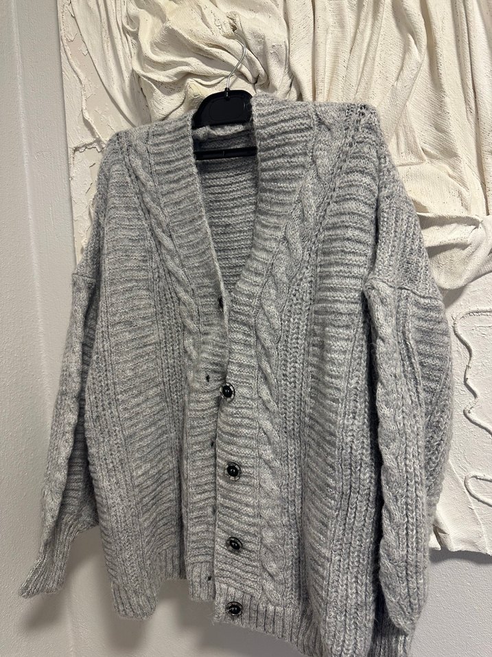 Gri Düğmeli Örgü Kadın Hırka - Görsel 2