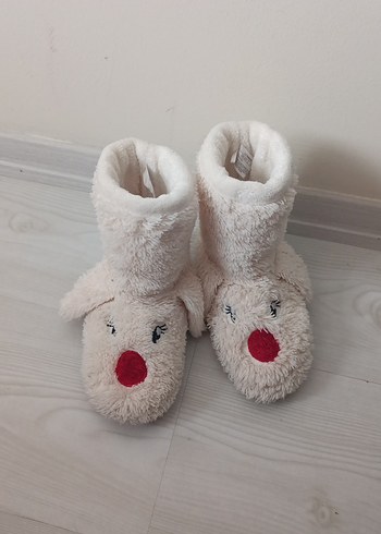 Kız Çocuk Beyaz Nakışlı Sıcak Ev Terliği - Görsel 2