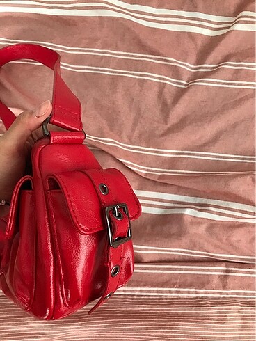  Beden Pull and bear kırmızı çanta