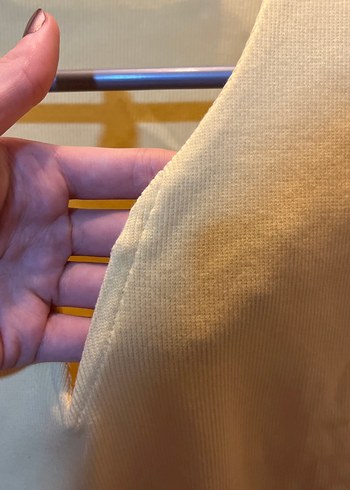 Sarı V Yakalı Kısa Kollu Kadın Tişört - Görsel 4