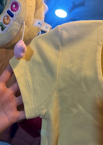 Sarı V Yakalı Kısa Kollu Kadın Tişört - Görsel 3