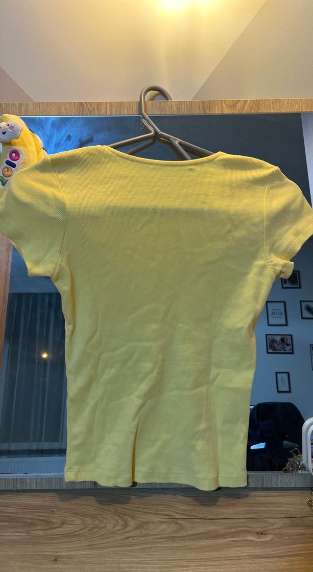 Sarı V Yakalı Kısa Kollu Kadın Tişört - Görsel 5