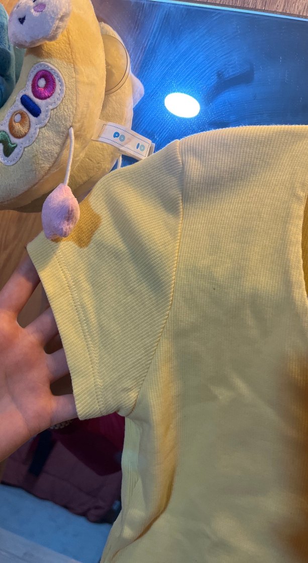 Sarı V Yakalı Kısa Kollu Kadın Tişört - Görsel 3