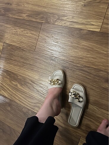 LC Waikiki Yazlık bej terlik