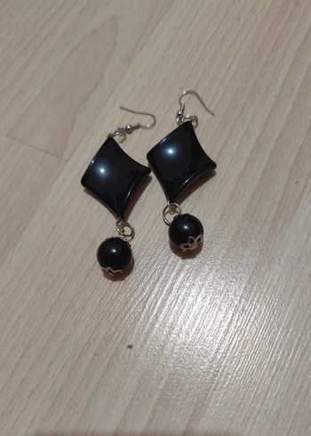 Siyah Boncuklu Mini Gotik Küpe