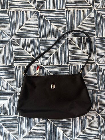 tommy hilfiger çanta