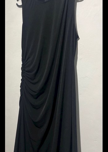 Siyah Drapeli Yüksek Yakalı Uzun Kadın Elbise - Görsel 2
