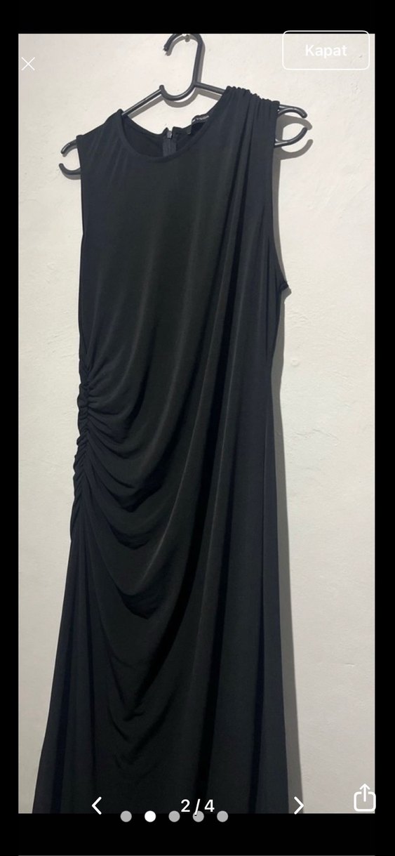 Siyah Drapeli Yüksek Yakalı Uzun Kadın Elbise - Görsel 2