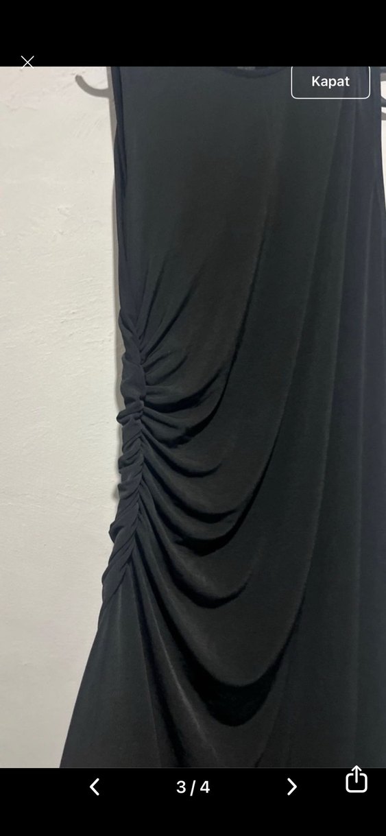 Siyah Drapeli Yüksek Yakalı Uzun Kadın Elbise - Görsel 3