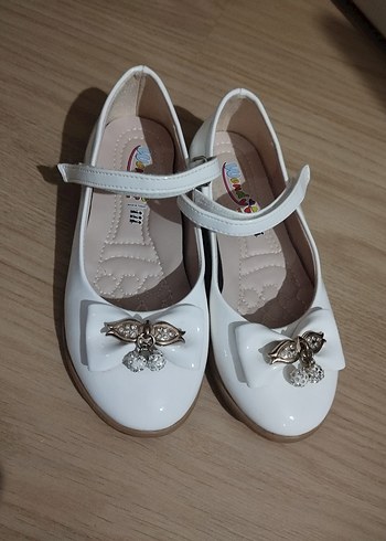 Kız Çocuk Beyaz Tokalı Babet Ayakkabı - Görsel 2